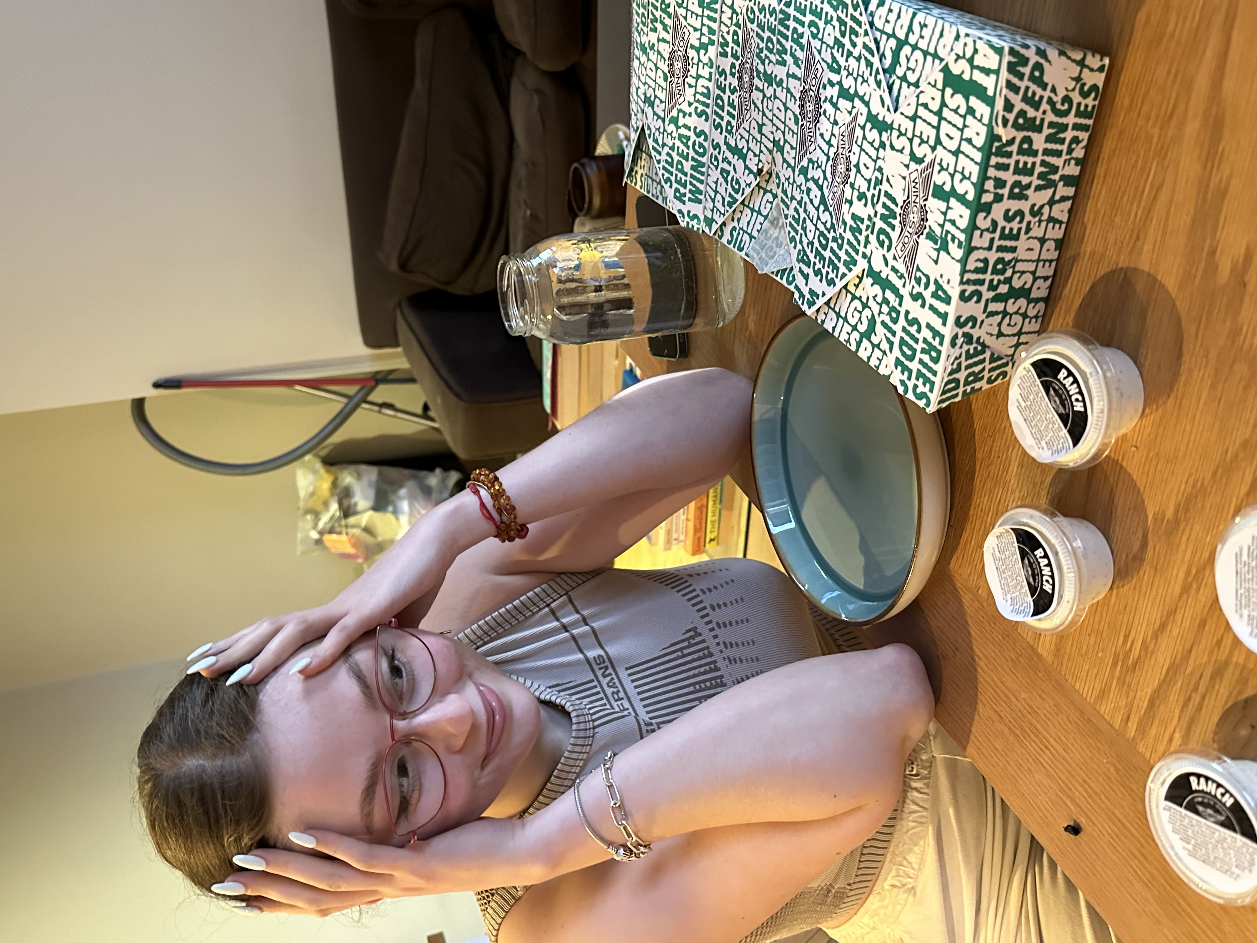 ATE LOTES of WINGSTOPE.